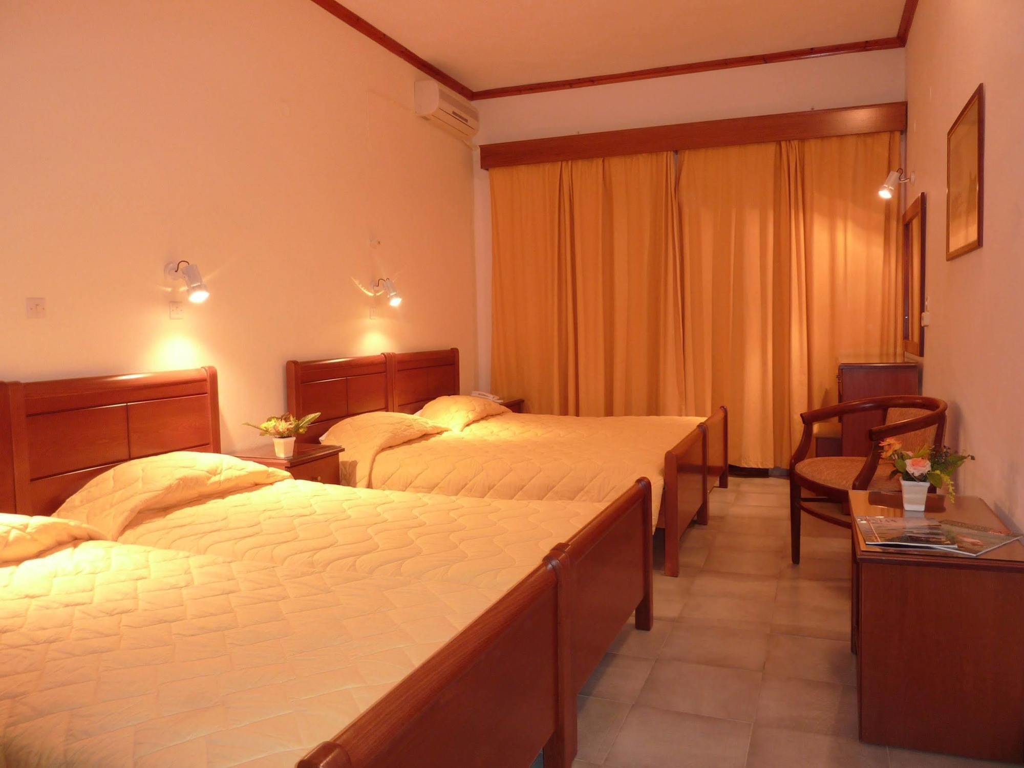 Golden Sands Hotel Agios Georgios  Phòng bức ảnh